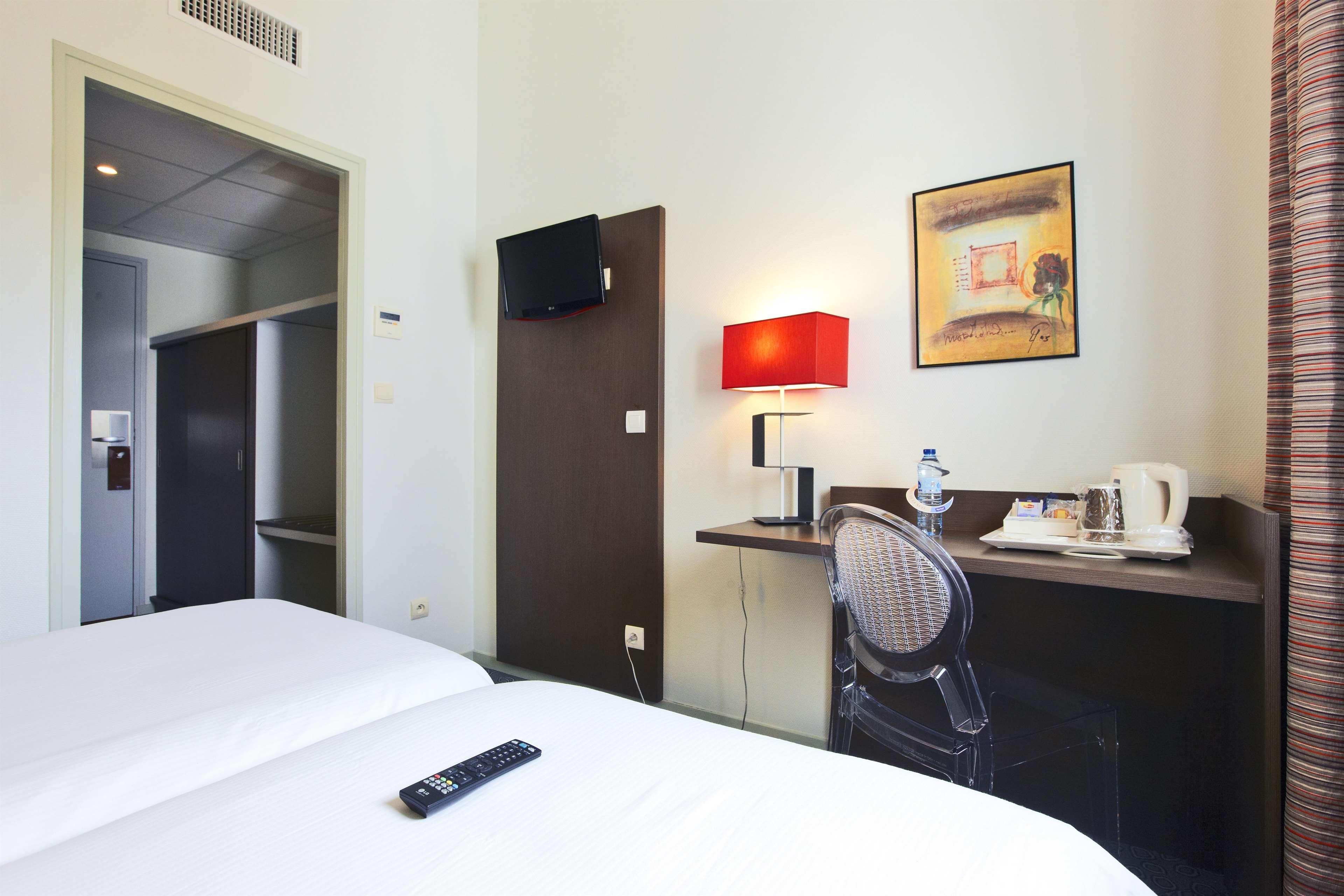 Hotel Kyriad La Rochelle Centre Ville Esterno foto