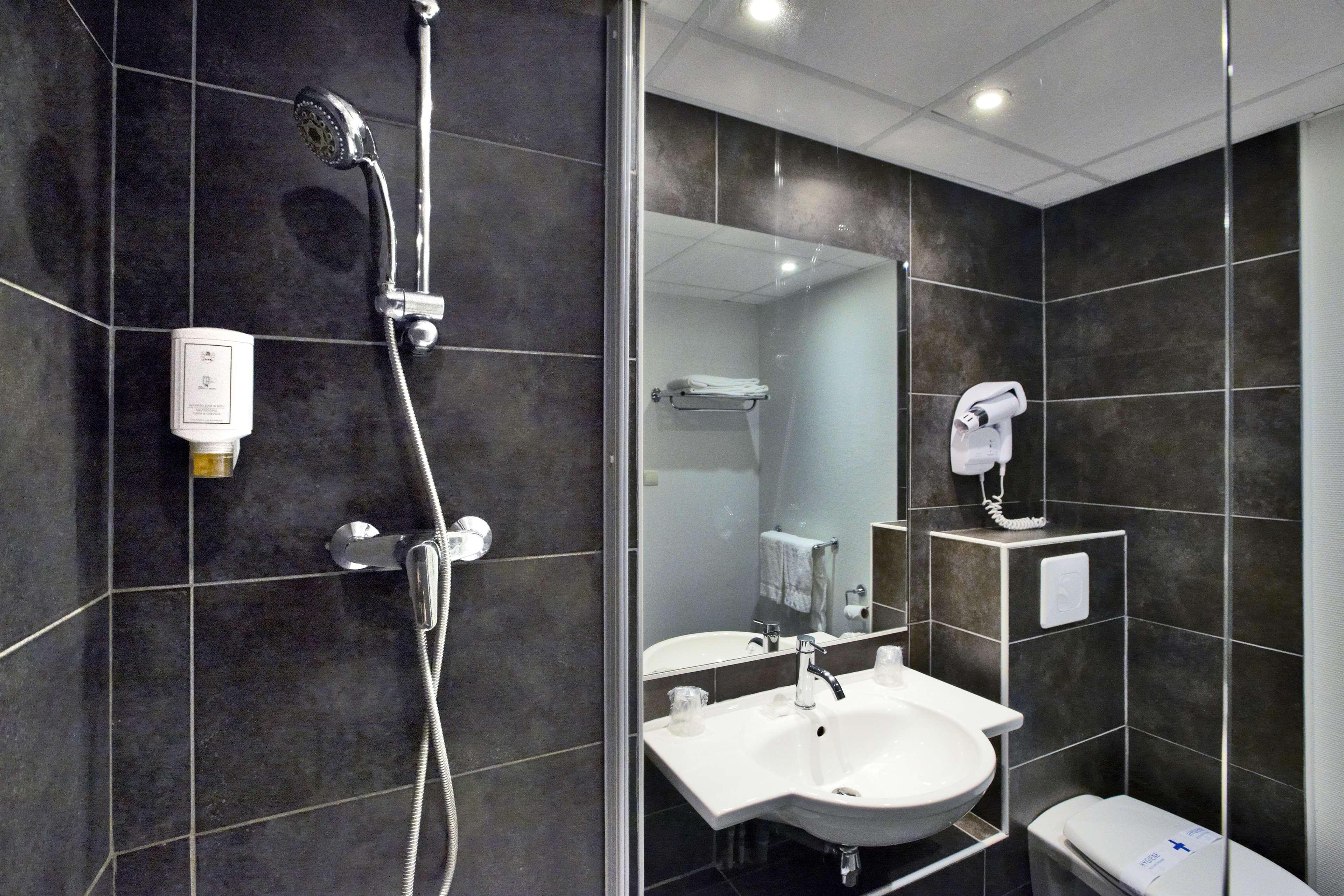 Hotel Kyriad La Rochelle Centre Ville Esterno foto