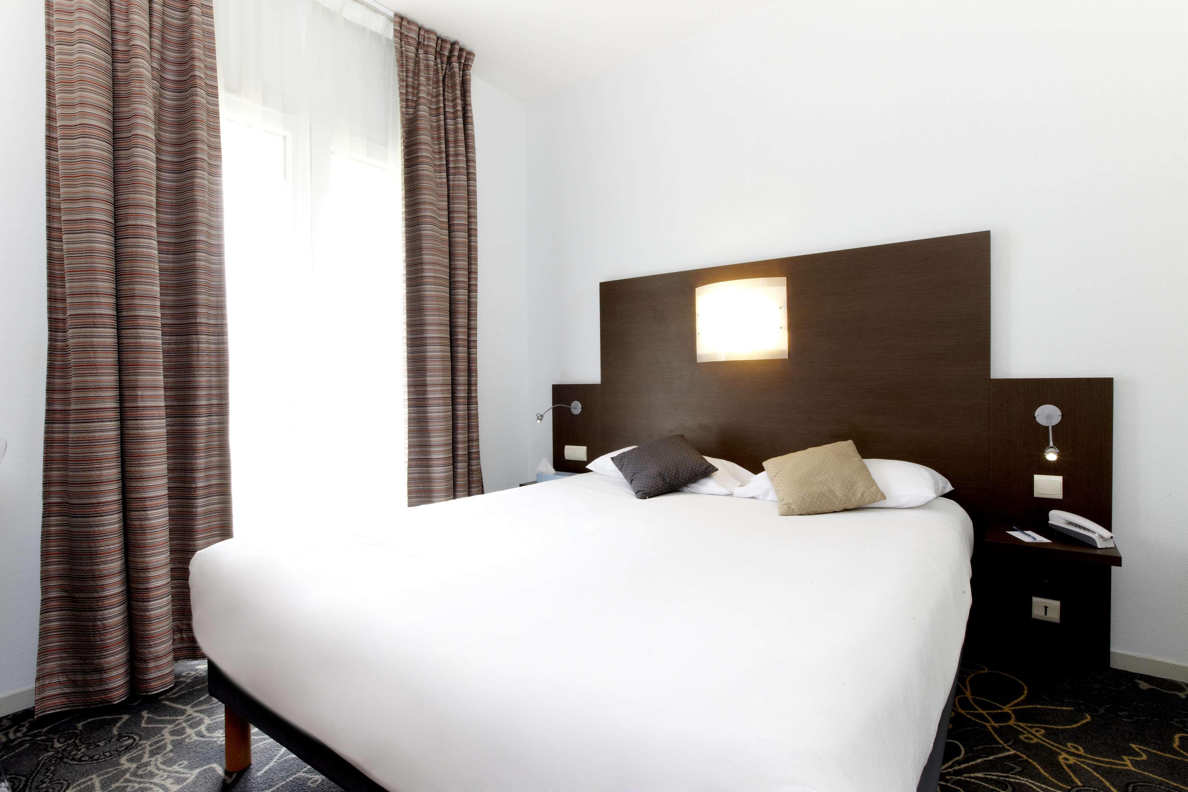 Hotel Kyriad La Rochelle Centre Ville Esterno foto