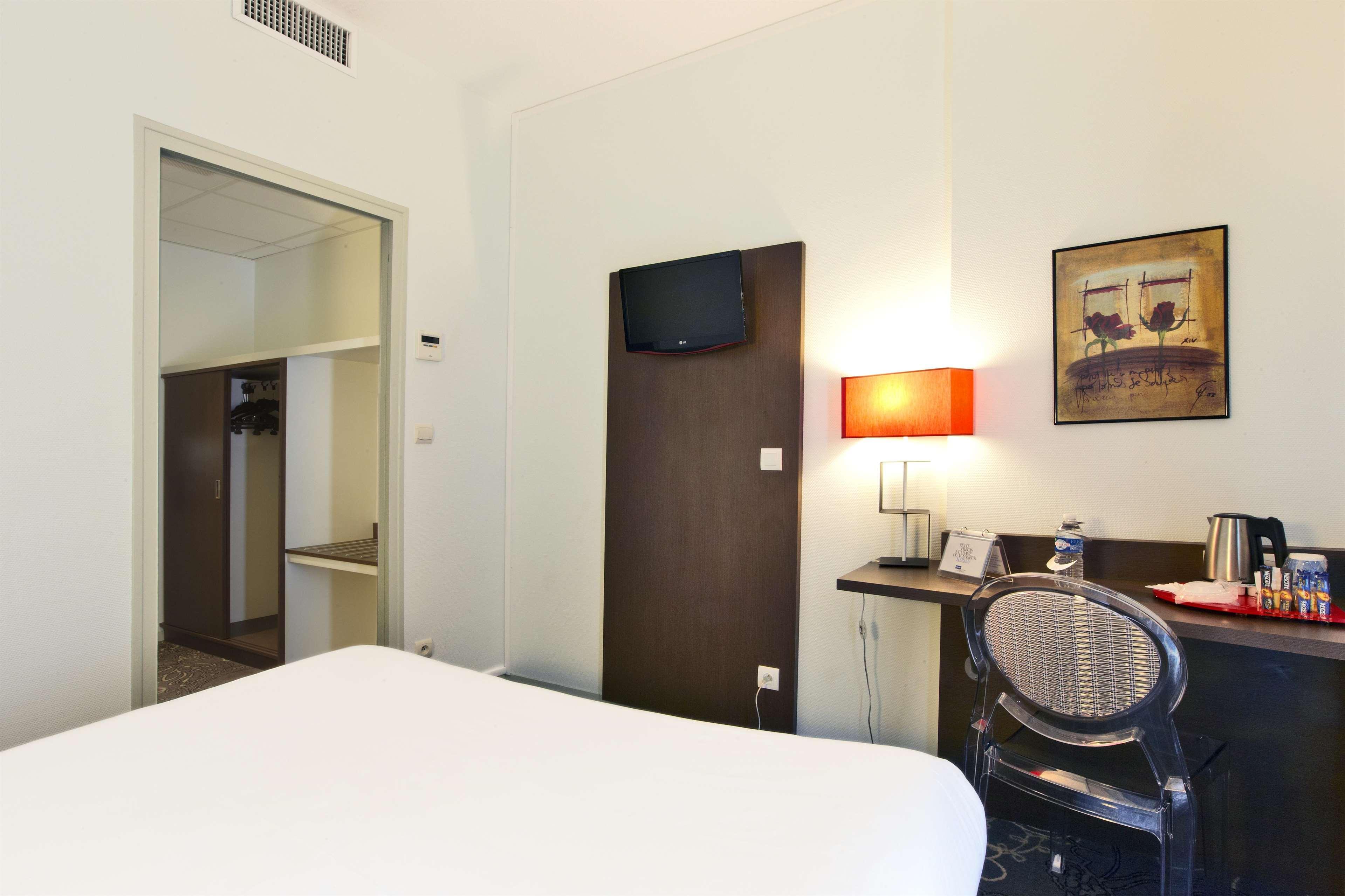 Hotel Kyriad La Rochelle Centre Ville Esterno foto